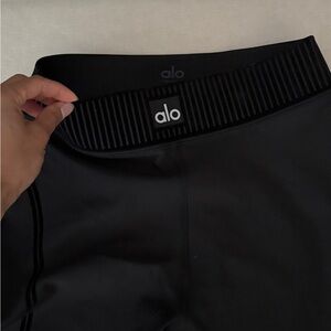 alo yoga airlift leggings